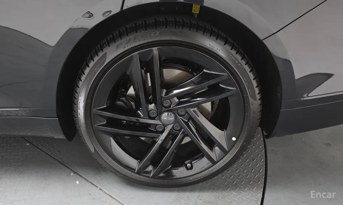 Photo 5 - Genesis G80