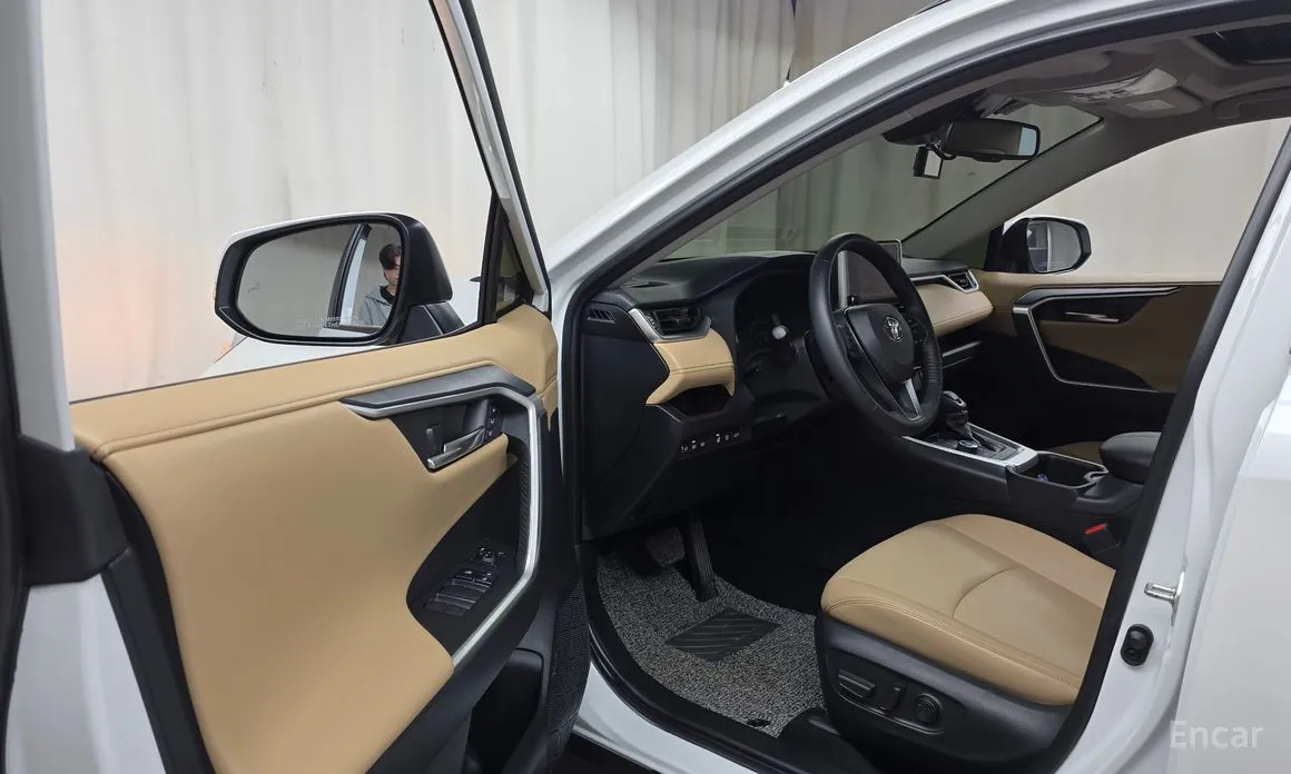 Photo 10 - Toyota RAV4