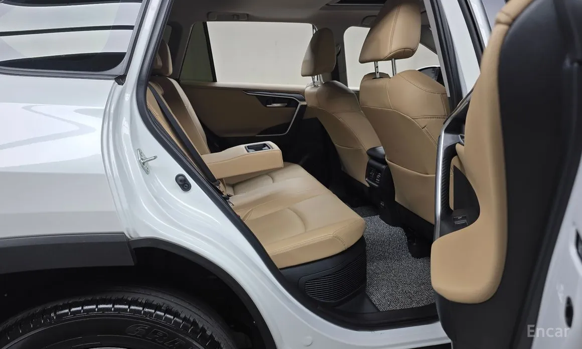 Photo 12 - Toyota RAV4