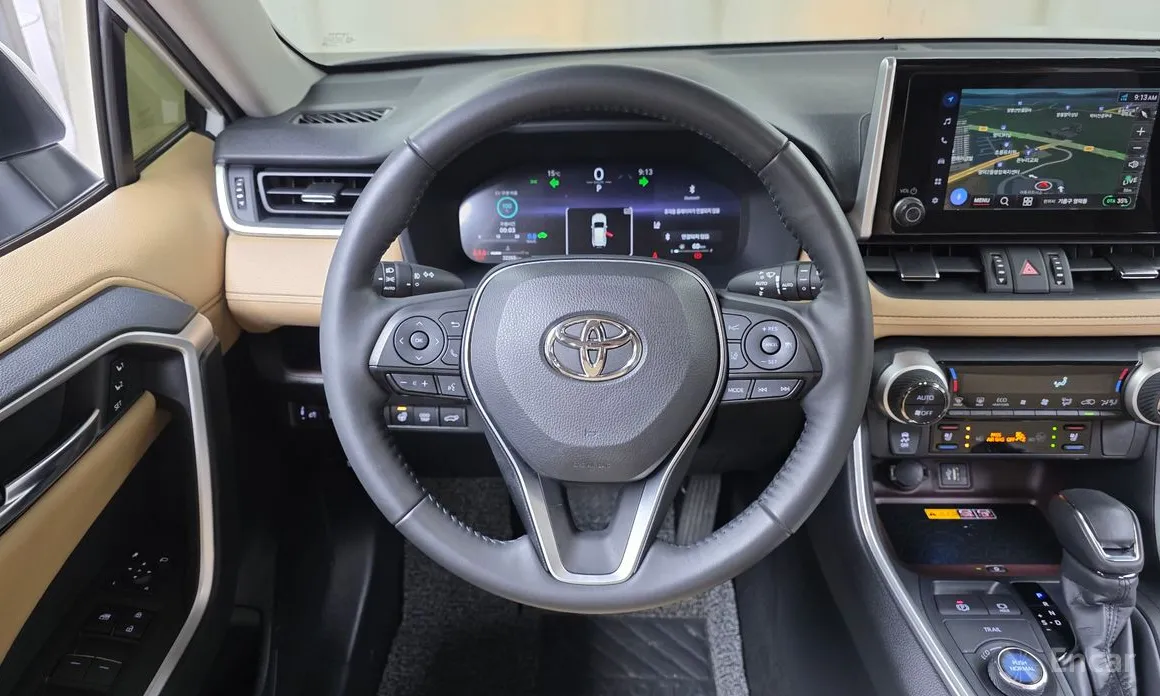 Photo 13 - Toyota RAV4