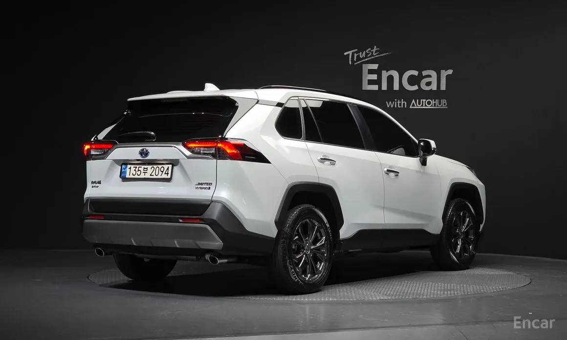 Photo 2 - Toyota RAV4