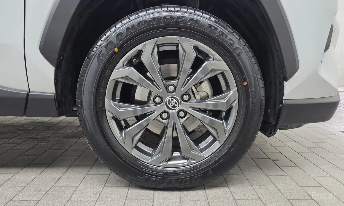 Photo 5 - Toyota RAV4