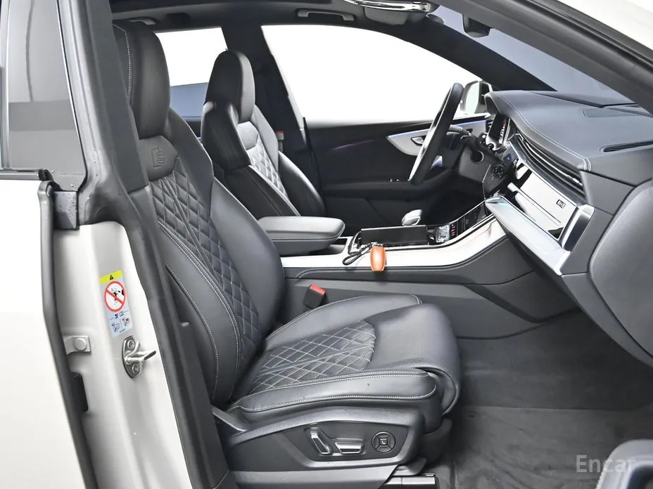 Фото 10 - Audi Q8