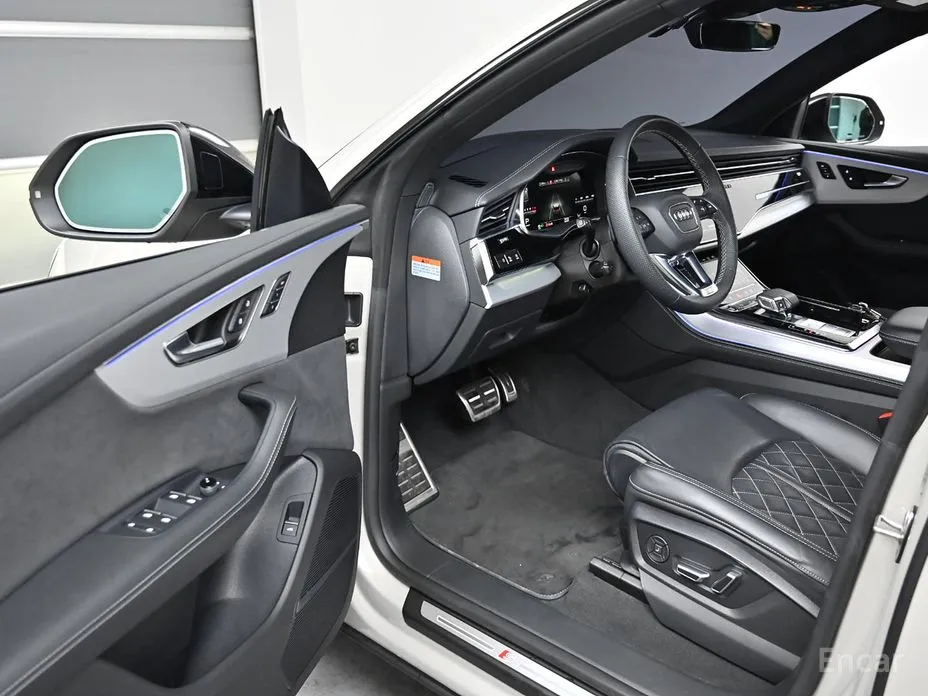 Фото 12 - Audi Q8