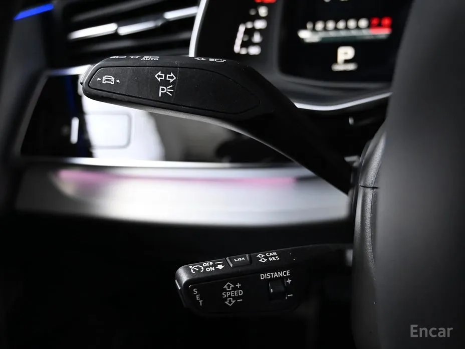 Фото 14 - Audi Q8