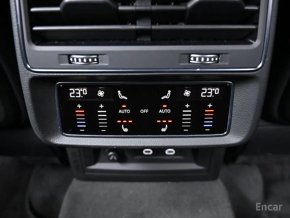 Фото 18 - Audi Q8