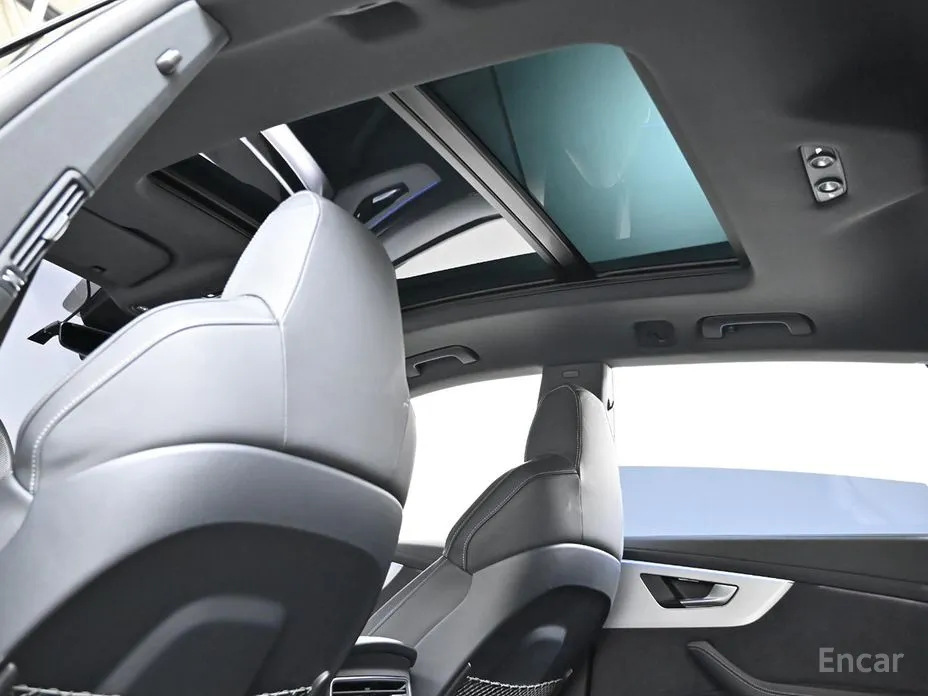 Фото 19 - Audi Q8