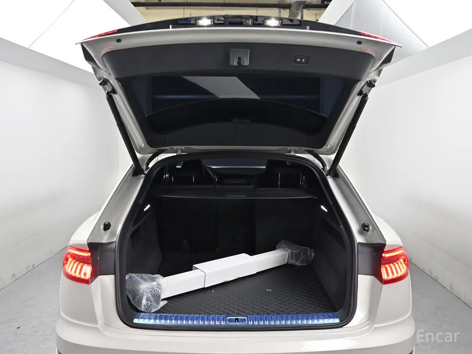 Фото 20 - Audi Q8