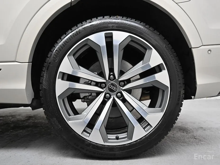 Фото 5 - Audi Q8