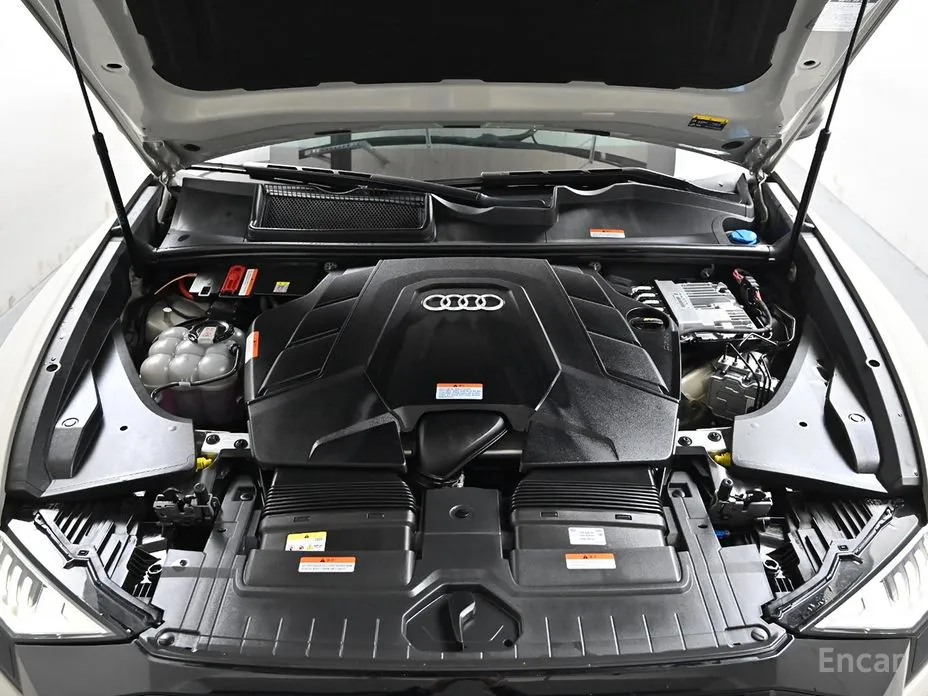Фото 6 - Audi Q8