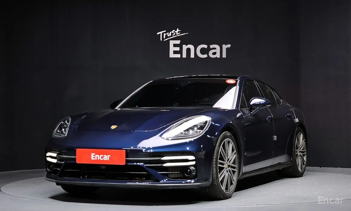 Фото 1 - Porsche Panamera