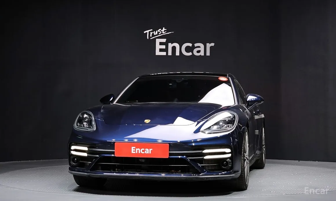 Фото 3 - Porsche Panamera