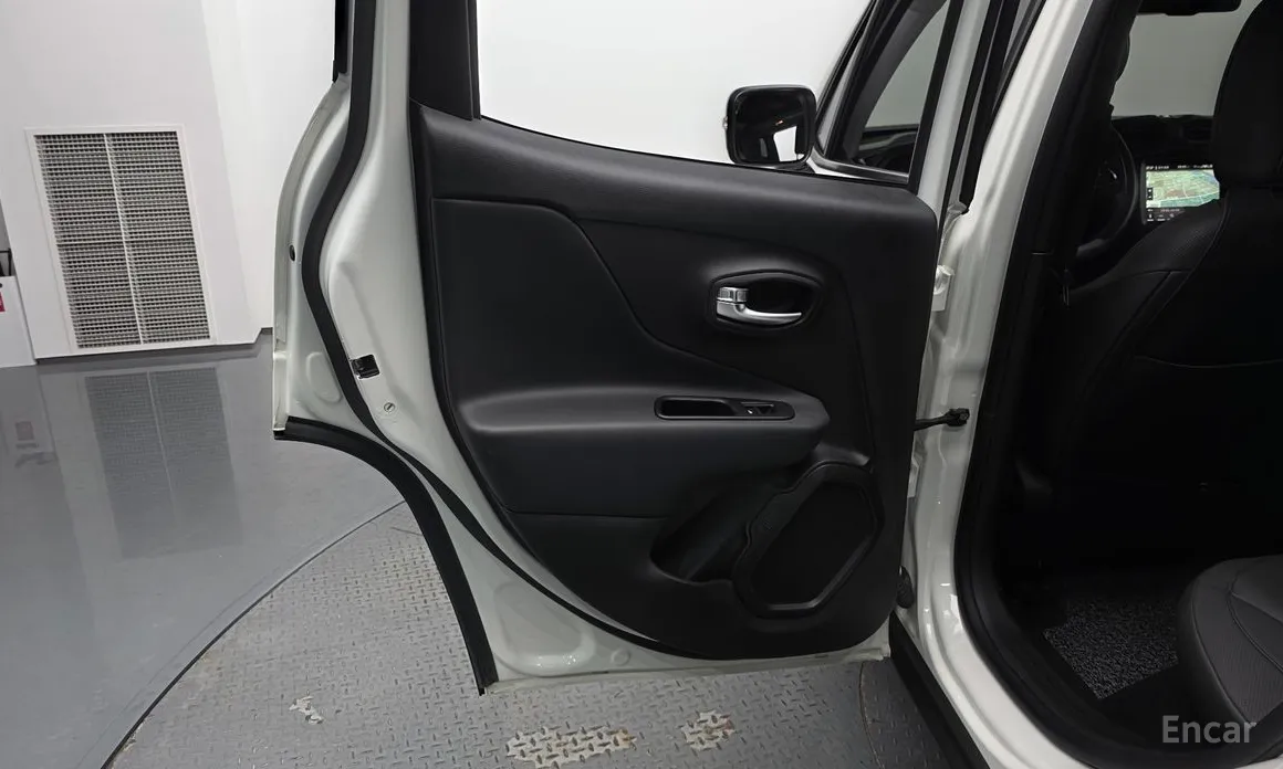 Фото 17 - Jeep Renegade