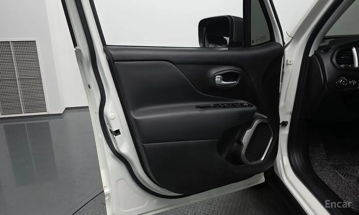 Фото 18 - Jeep Renegade