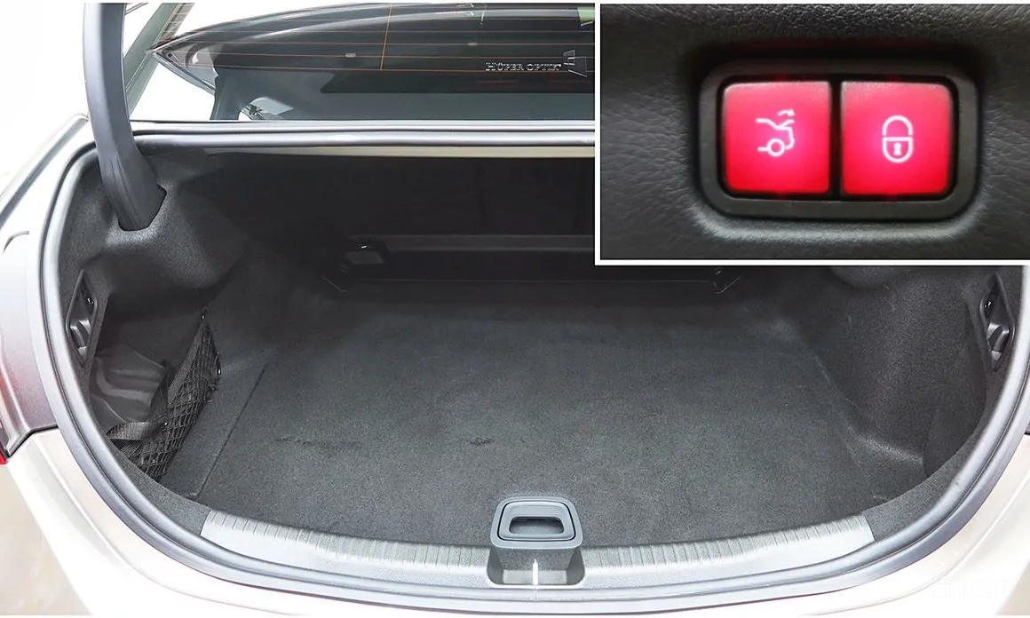 Фото 10 - Mercedes-Benz C-Class