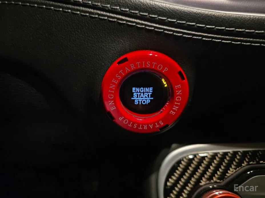 Фото 18 - Dodge Challenger