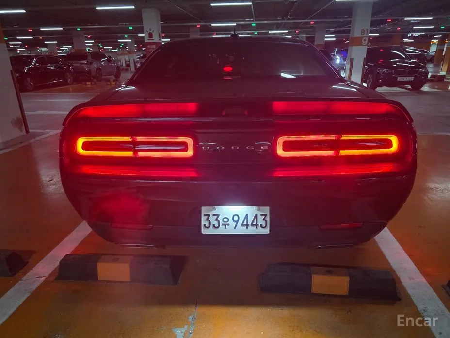 Фото 2 - Dodge Challenger