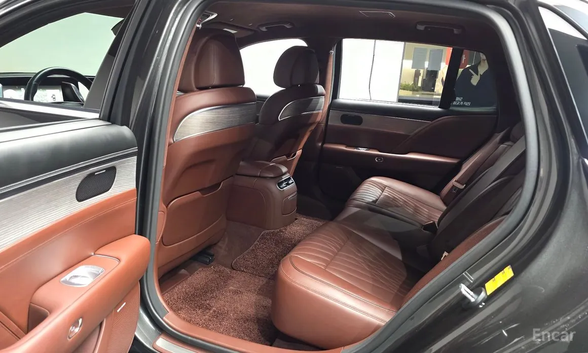 Фото 12 - Genesis G90