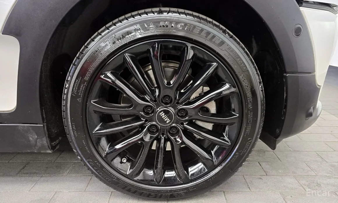 Photo 5 - Mini Clubman