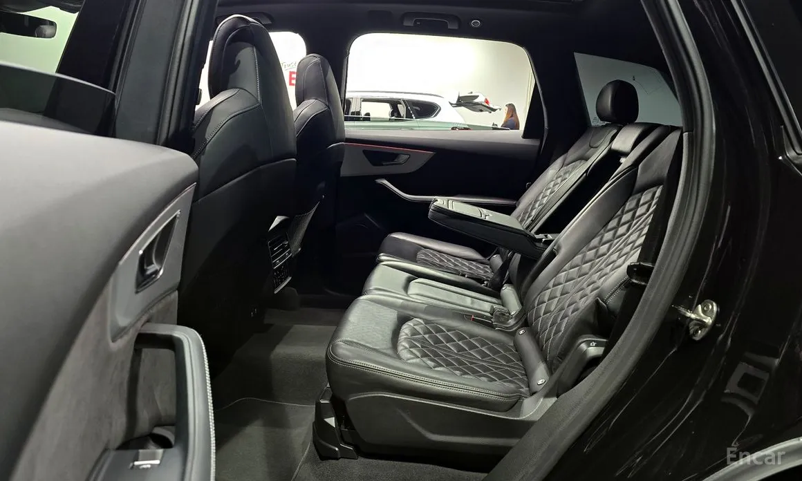 Фото 12 - Audi Q7