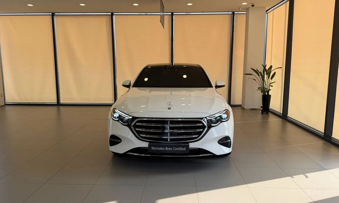 Фото 13 - Mercedes-Benz E-Class