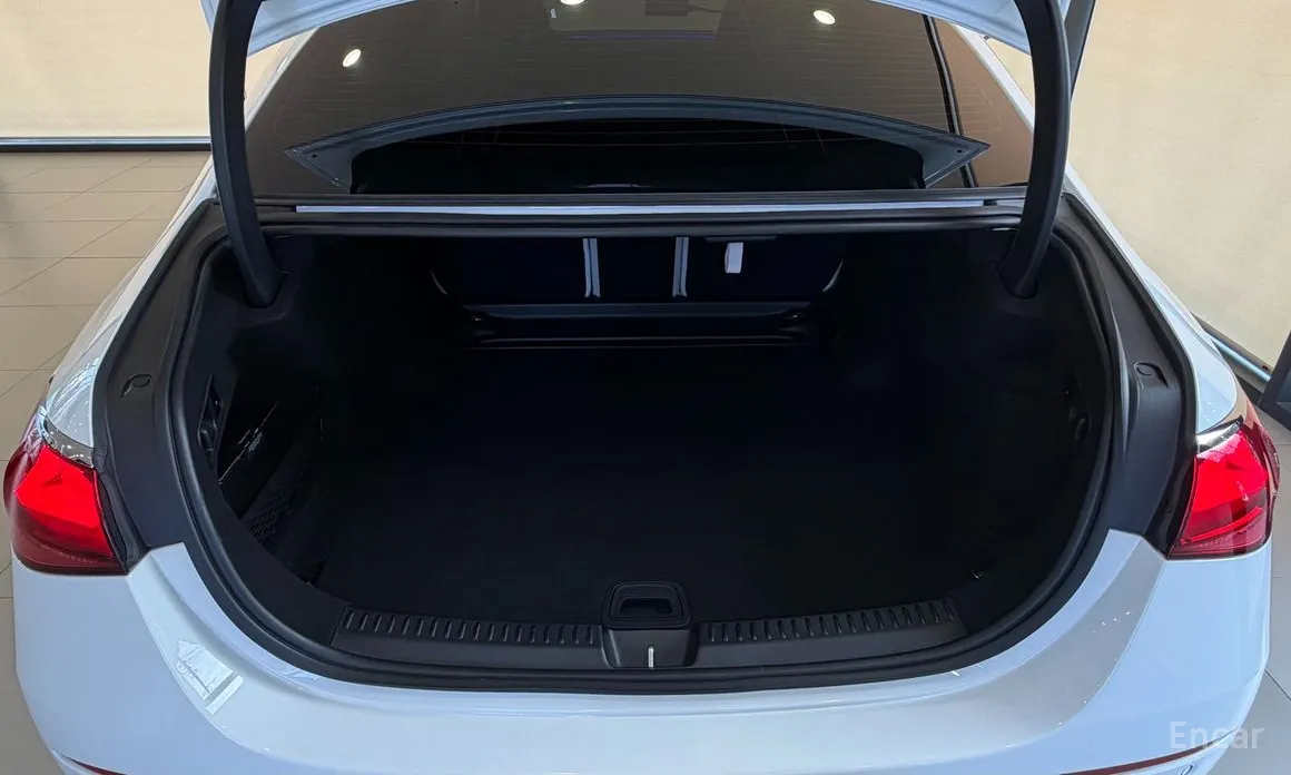 Фото 16 - Mercedes-Benz E-Class