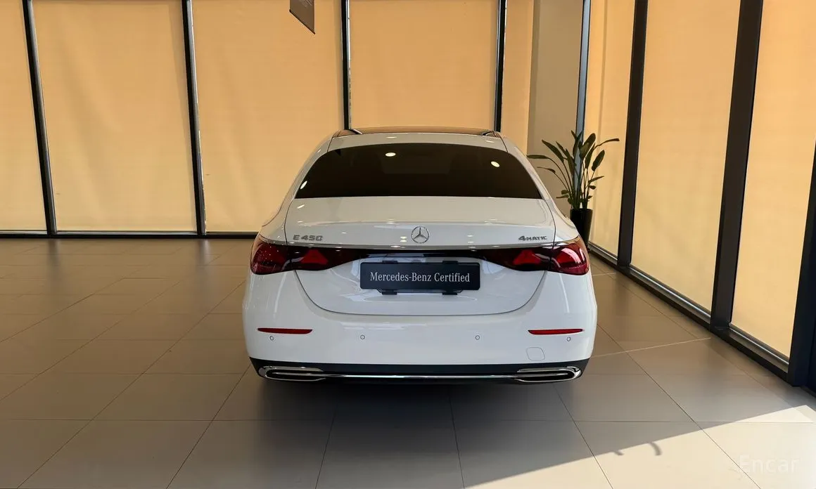 Фото 4 - Mercedes-Benz E-Class