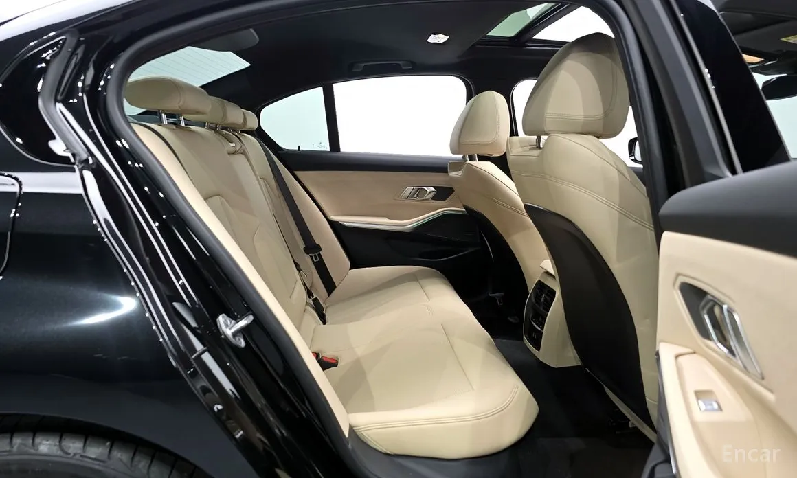 Photo 13 - BMW 3 Series