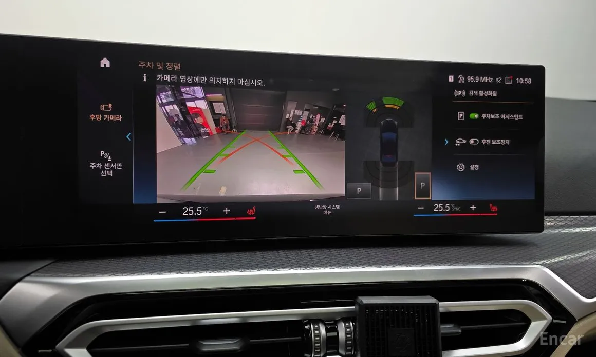 Photo 16 - BMW 3 Series