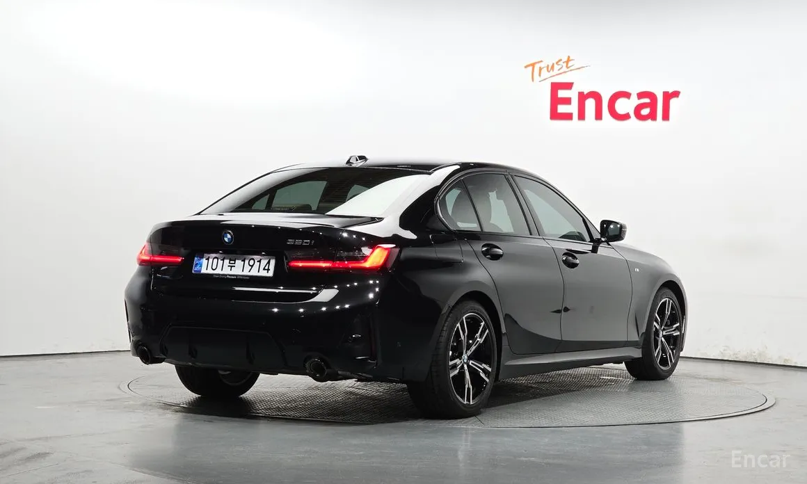 Photo 3 - BMW 3 Series