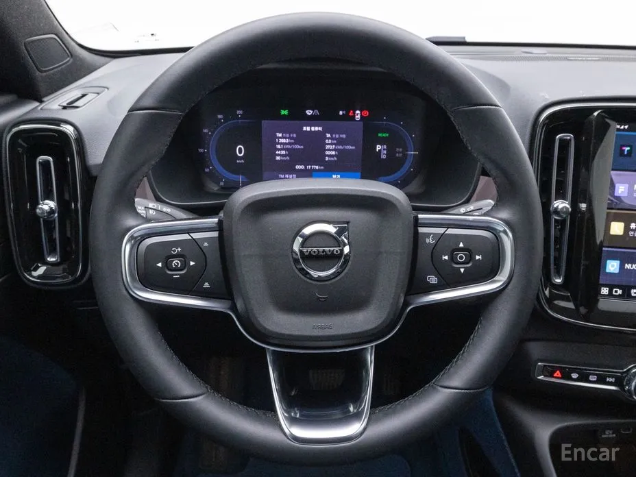 Фото 14 - Volvo C40