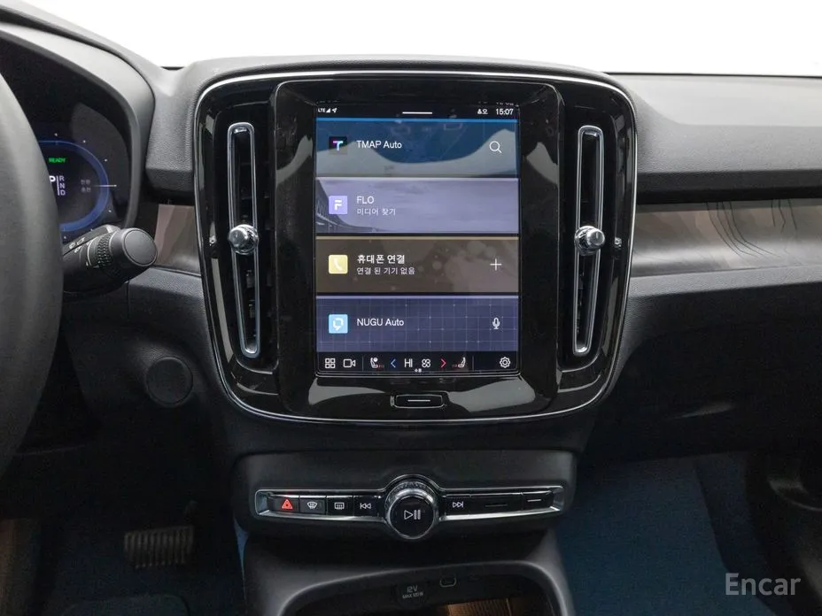 Фото 16 - Volvo C40