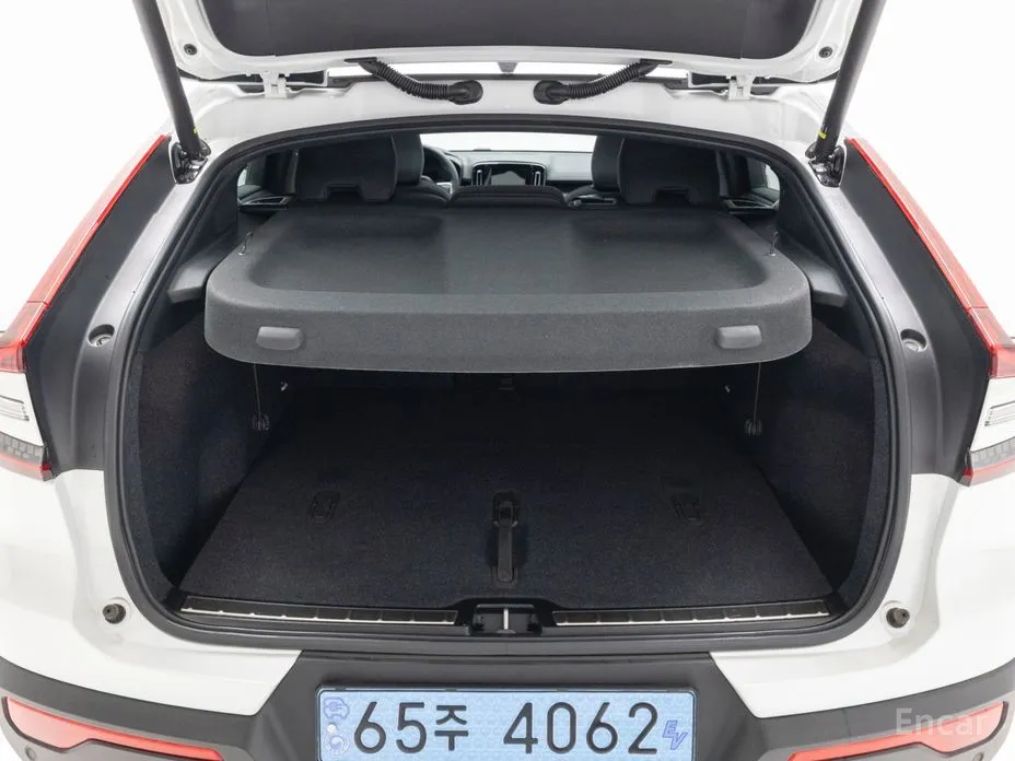 Фото 17 - Volvo C40