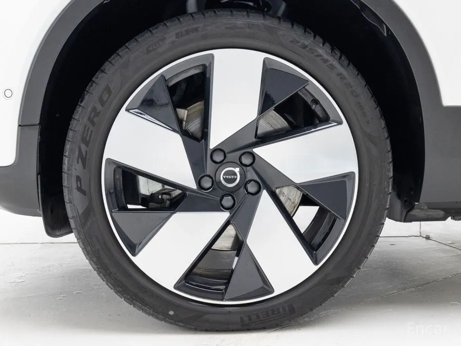 Фото 5 - Volvo C40