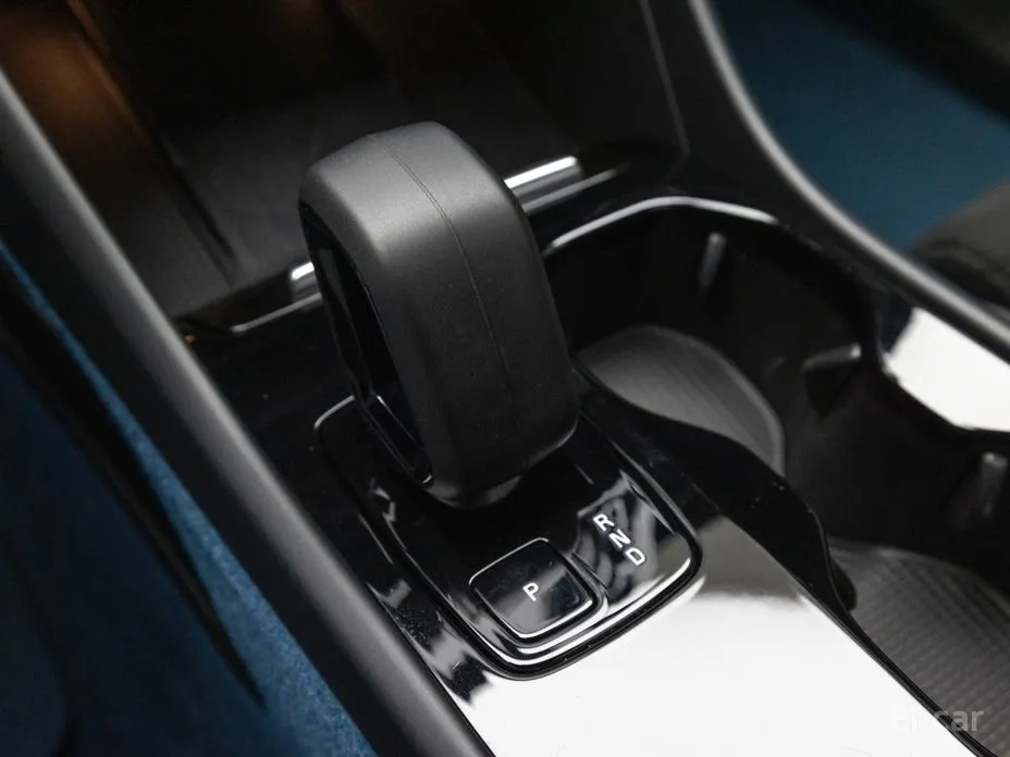 Фото 9 - Volvo C40