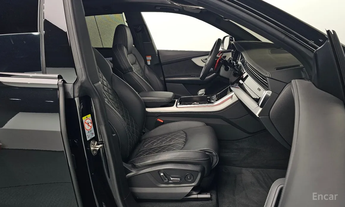 Фото 10 - Audi Q8