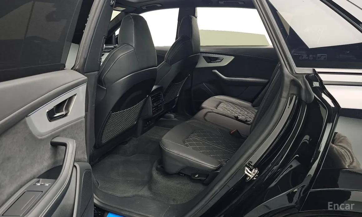 Фото 12 - Audi Q8