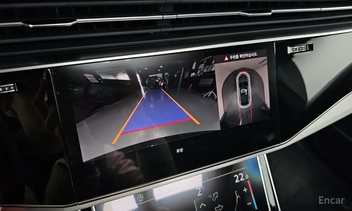 Фото 15 - Audi Q8