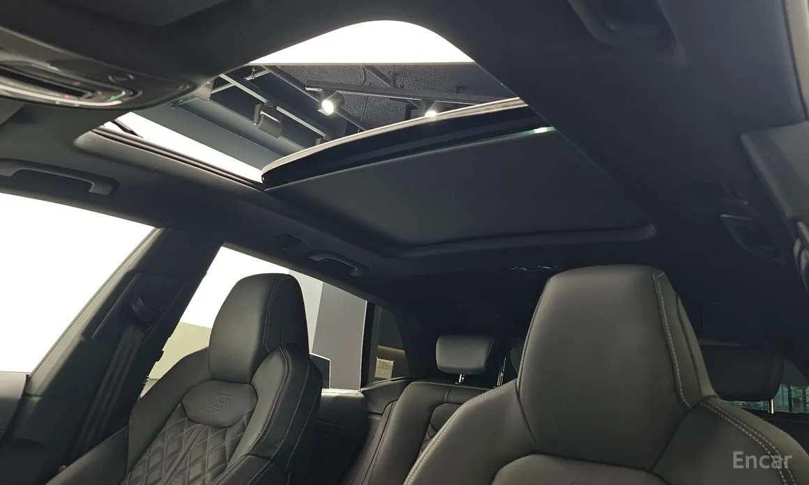 Фото 17 - Audi Q8