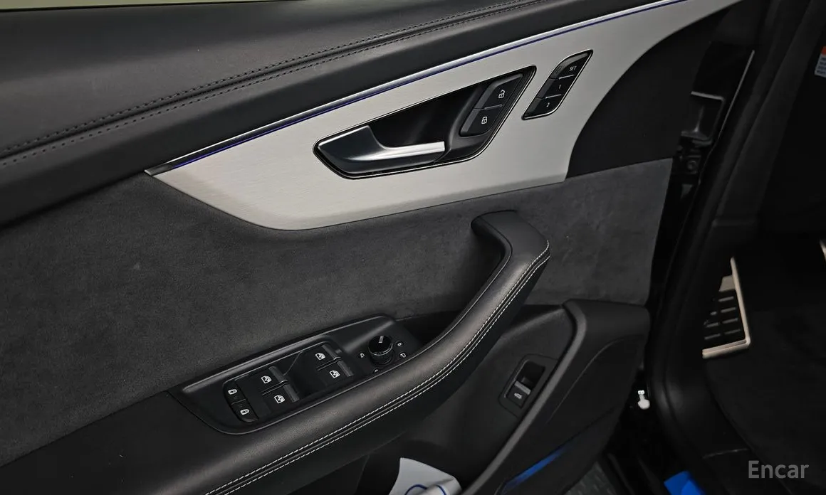 Фото 18 - Audi Q8