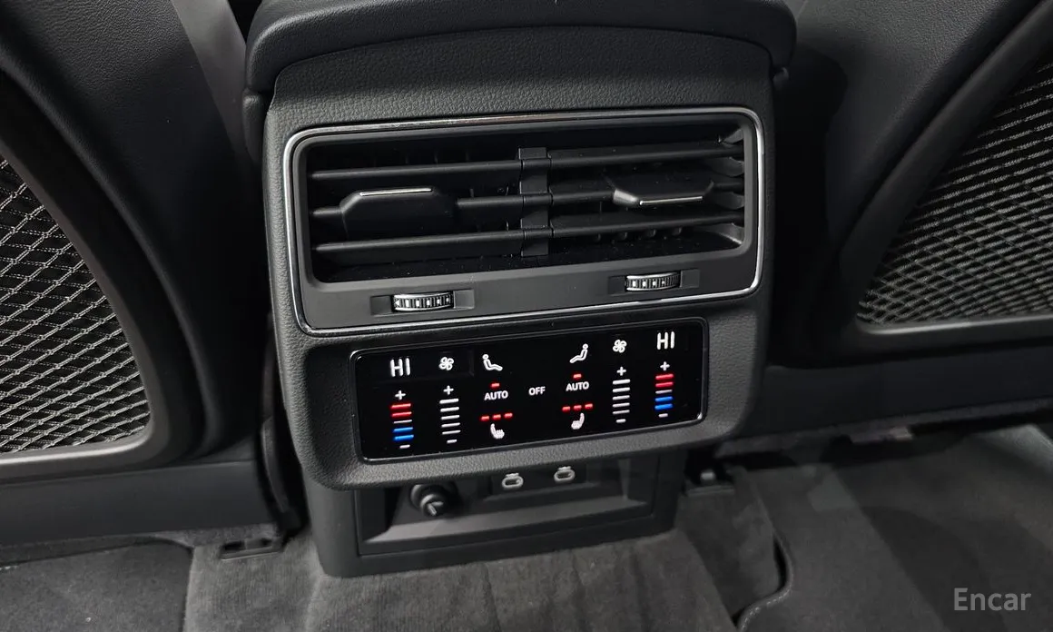 Фото 19 - Audi Q8