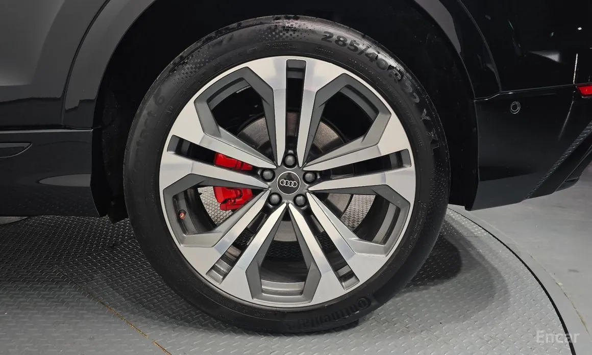 Фото 5 - Audi Q8