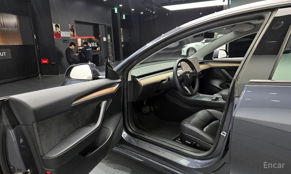 Фото 10 - Tesla Model 3