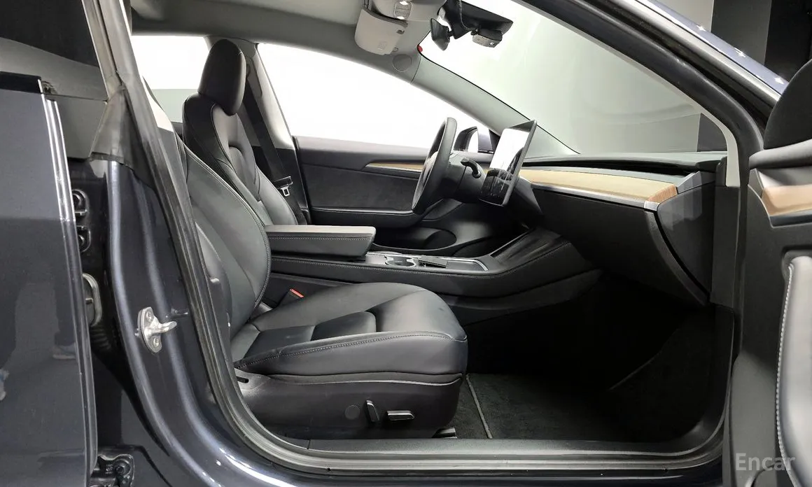 Фото 11 - Tesla Model 3