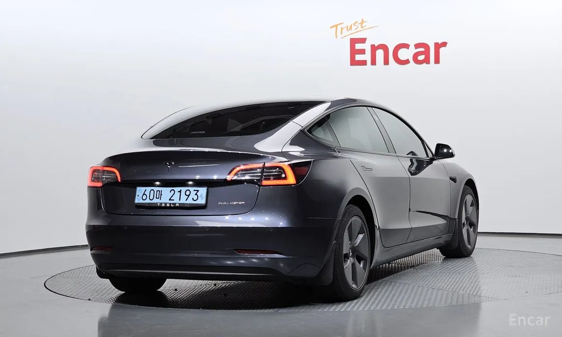 Фото 2 - Tesla Model 3