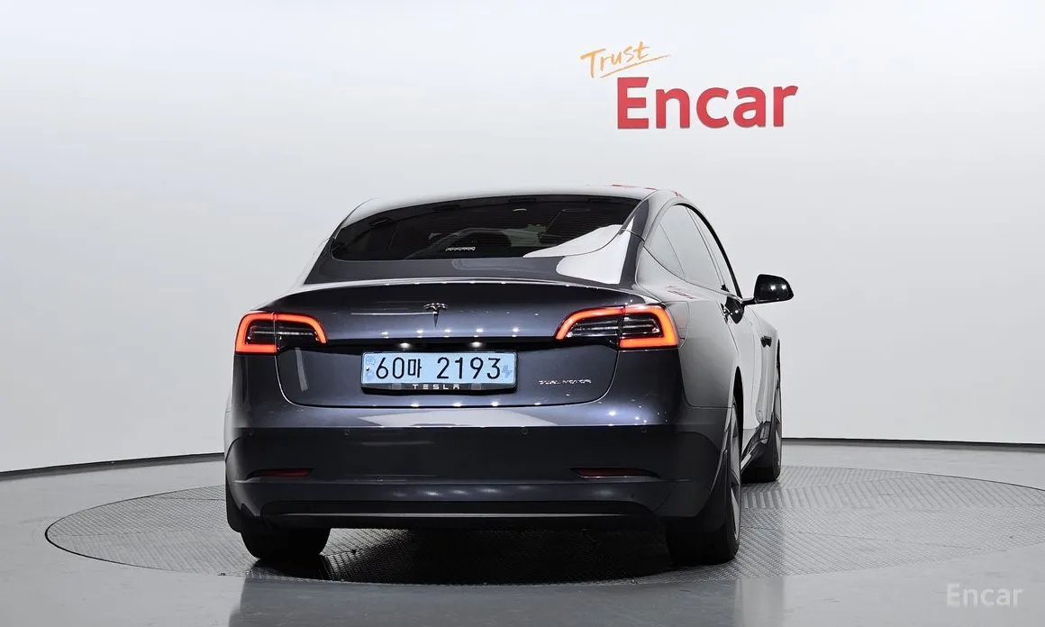 Фото 4 - Tesla Model 3