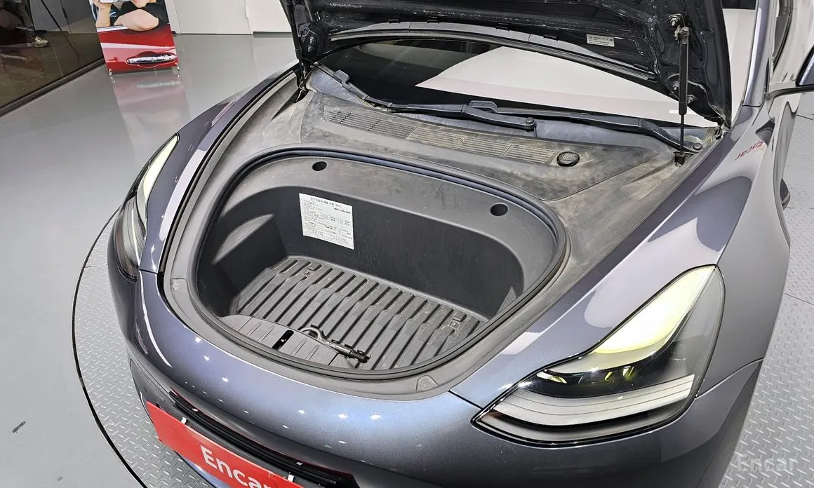 Фото 6 - Tesla Model 3