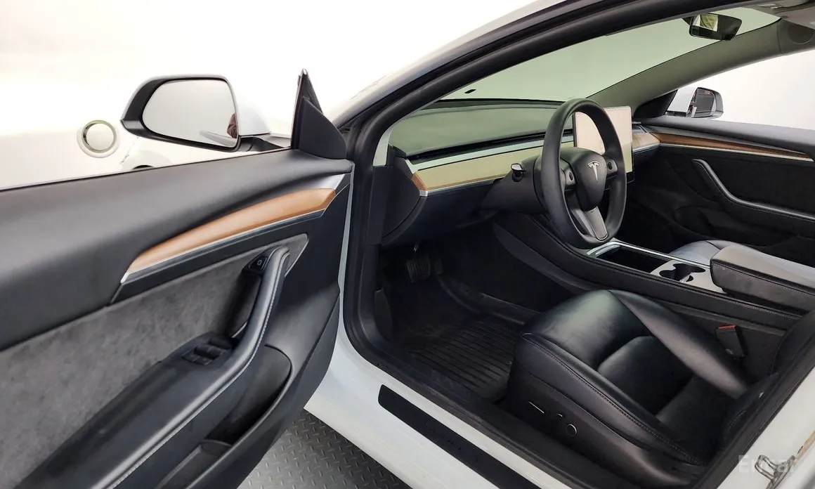 Фото 10 - Tesla Model 3