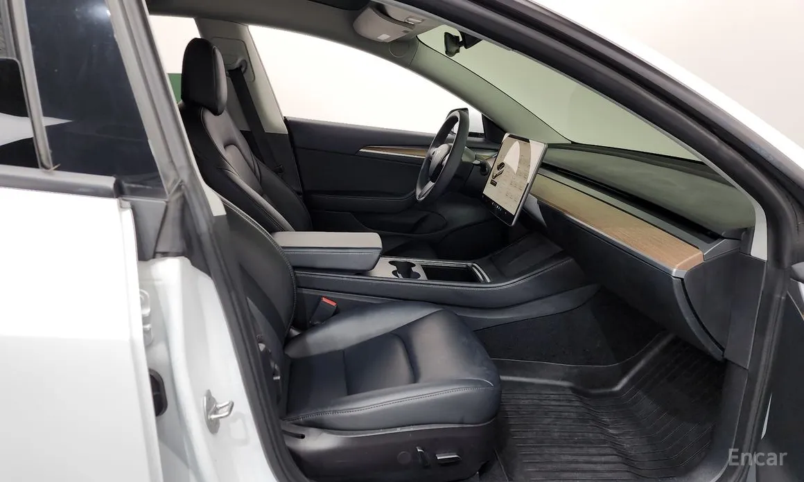 Фото 11 - Tesla Model 3