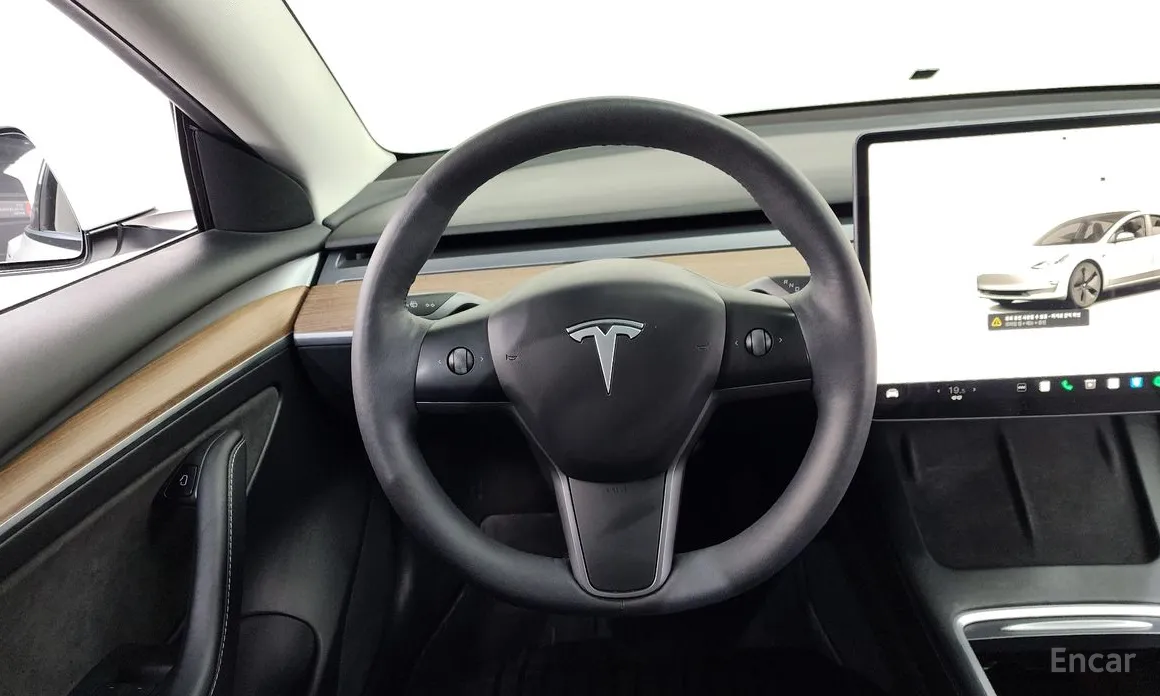 Фото 13 - Tesla Model 3